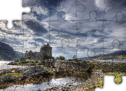 Szkocja, Zamek Eilean Donan Castle, Jezioro Loch Duich, Kamienny most
