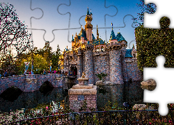 Wesołe miasteczko, Zamek Sleeping Beauty, Disneyland, Anaheim, Kalifornia, Stany Zjednoczone