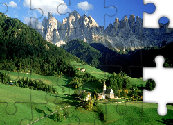 Włochy, Dolomity, Dolina Val di Funes, Wieś Santa Maddalena, Góry, Masyw Odle, Kościół, Lasy, Drzewa