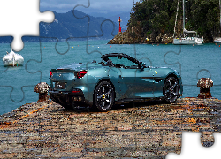 Ferrari Portofino M, Cabrio, Niebieski metalik, Bokiem
