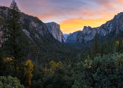Góry, Las, Drzewa, Park Narodowy, Yosemite, Zachód słońca, Stan Kalifornia, Stany Zjednoczone