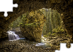 Kanada, Park Narodowy Banff, Johnston Canyon, Jaskinia, Skała, Wodospad, Drzewa