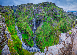 Kanion Mulagljufur, Wodospad Hangandifoss, Omszałe, Skały, Góry, Islandia