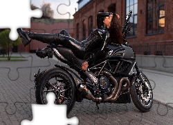 Kobieta, Motocykl, Ducati Diavel