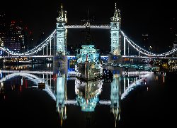 Noc, Rzeka Tamiza, Statek, Most, Tower Bridge, Londyn, Anglia