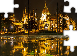 Oświetlony, Parlament, Pomnik konny Franciszka II Rakoczego, Noc, Budapeszt, Węgry