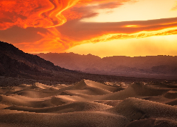 Chmury, Zachód słońca, Niebo, Piasek, Wydmy, Góry, Park Narodowy Death Valley, Kalifornia, Stany Zjednoczone