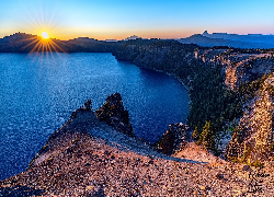 Park Narodowy Jeziora Kraterowego, Góry, Jezioro, Kraterowe, Crater Lake, Promienie słońca, Stan Oregon, Stany Zjednoczone