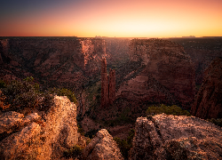 Stany Zjednoczone, Arizona, Kanion, Canyon de Chelly National Monument, Skały, Drzewa, Wschód słońca