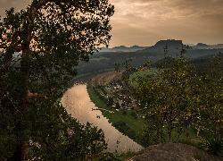 Rzeka Łaba, Skały, Drzewa, Park Narodowy Saskiej Szwajcarii, Niemcy