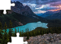 Park Narodowy Banff, Jezioro Peyto Lake, Skały, Drzewa, Góry, Chmury, Zachód słońca, Alberta, Kanada