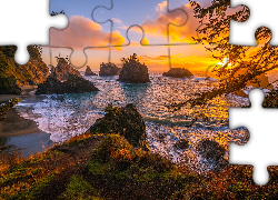 Zachód słońca, Morze, Wysepki, Skały, Drzewa, Wybrzeże Park stanowy, Samuel H Boardman State Scenic Corridor, Oregon, Stany Zjednoczone