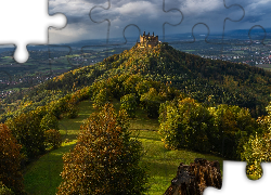 Góra Hohenzollern, Zamek Hohenzollern, Las, Drzewa, Chmury, Wzgórze, Badenia-Wirtembergia, Niemcy