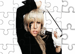 Lady Gaga, Piosenkarka, Mikrofon