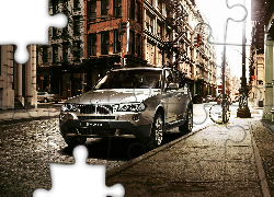 BMW X3, Ulica, Budynki