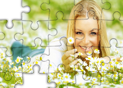 Dziewczyna, Blondynka, Kwiaty, Uśmiech, Zieleń