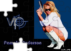 Pamela Anderson, VIP, Pistolet