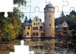 Zamek wodny Mespelbrunn, Bawaria, Niemcy, Drzewa, Rzeka Elsava