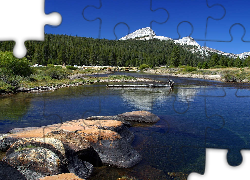 Stany Zjednoczone, Stan Kalifornia, Park Narodowy Yosemite, Rzeka, Kamienie, Góry