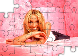 Britney Spears, Różowe, Pomieszczenie
