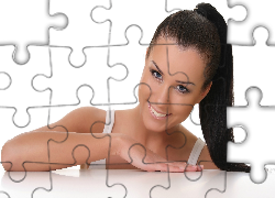 Uśmiechnięta, Długowłosa, Brunetka