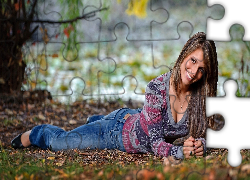 Uśmiechnięta, Kobieta, Sweterek, Jeansy