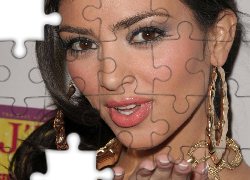 Kim Kardashian, Kobieta,kolczyki , łańcuszek