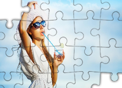 Blondynka, Kapelusz, Okulary