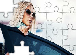 Blondynka, Samochód, Okulary