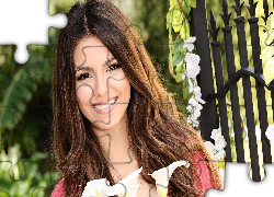 Brunetka, Uśmiech, Park, Kwiaty