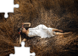 Modelka, Wianek, Trawa