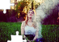 Kobieta, Blondynka, Dym, Las