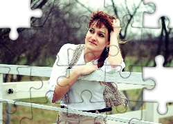 Kobieta, Płot, Drzewa