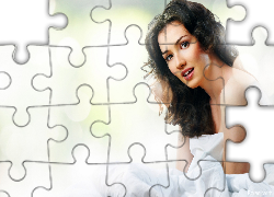 Brunetka, Pościel, Uśmiech