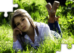 Zamyślona, Kobieta, Twarz, Trawa