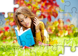 Kobieta, Jesień, Park, Liście, Trawa, Książka