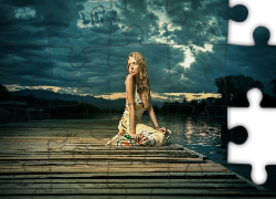 Blondynka, Pomost, Woda, Noc