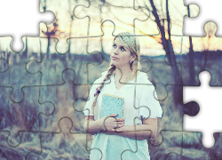 Kobieta, Blondynka, Książka