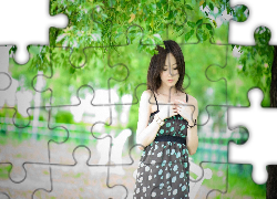 Zamyślona, Brunetka, Letnia, Sukienka, Drzewo