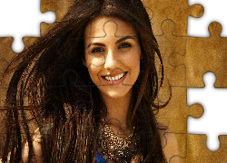 Uśmiechnięta, Brunetka, Makijaż, Biżuteria, Park