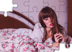 Kobieta, Szatynka, Łóżko