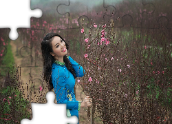 Uśmiechnięta, Japoneczka, Ogród, Kwitnące, Krzewy