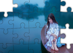 Zamyślona, Brunetka, Łódź, Jezioro