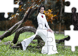 Uśmiechnięta, Brunetka, Park, Drzewa, Jesień