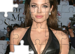 Angelina Jolie, skórzana bluzka