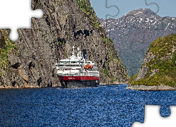 Statek, Morze, Góry, Skały, Norwegia