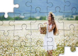 Dziewczyna, Wianek, Kosz, Łąka, Rumianki