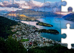 Queenstown, Nowa Zelandia, Jezioro Wakatipu, Góry, Zatoka, Miasto, Panorama
