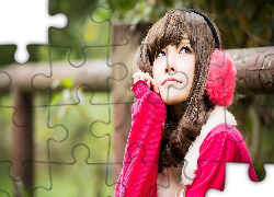 Zamyślona, Brunetka, Czerwony, Sweterek, Nauszniki