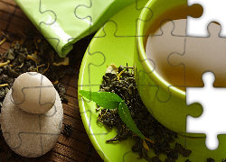 zielona herbata, listki, kamienie
